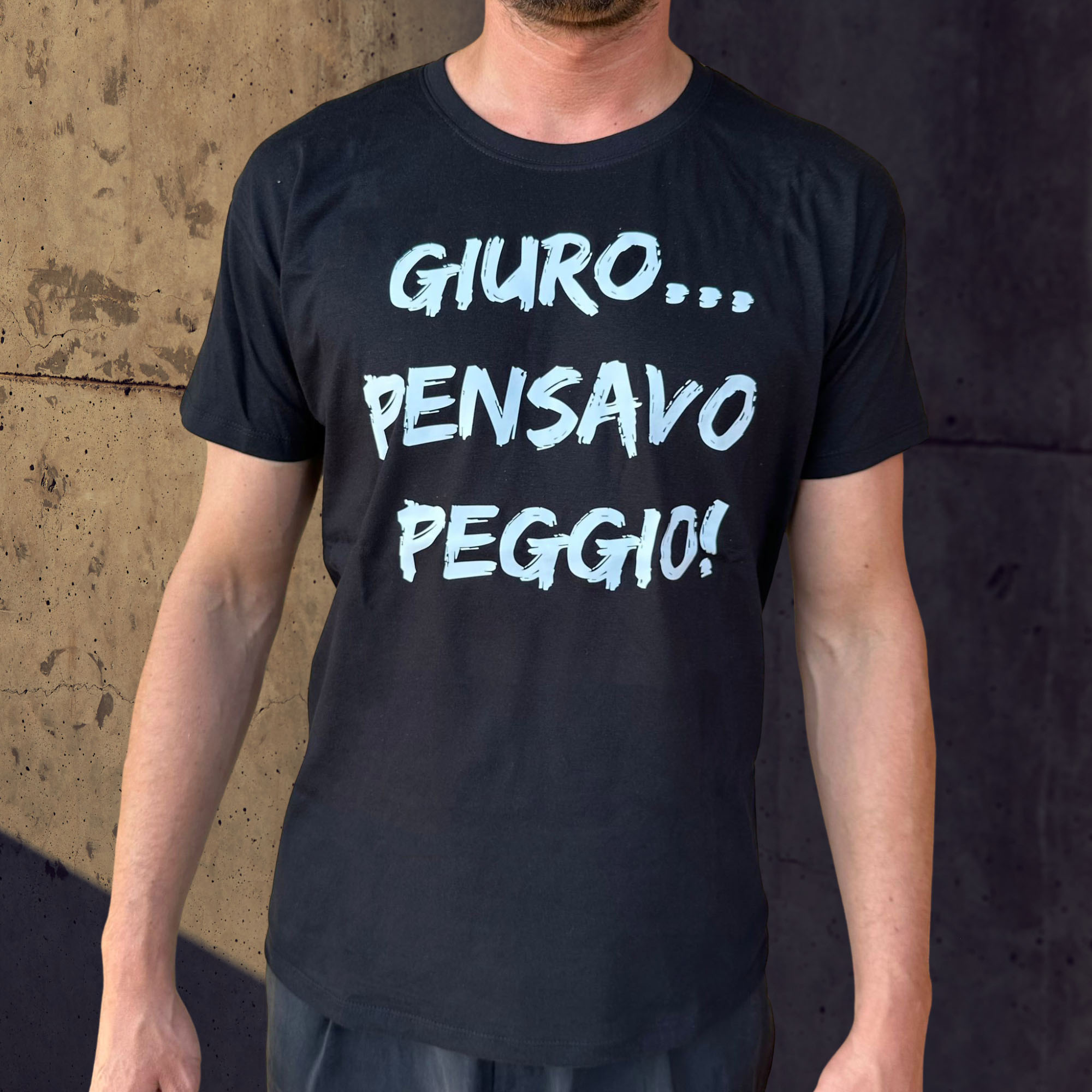 T-shirt nera Da Carelli con scritta “Giuro… pensavo peggio!”